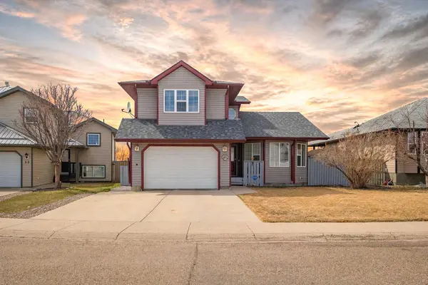 27 Upland MNR, Brooks, AB T1R 1L4