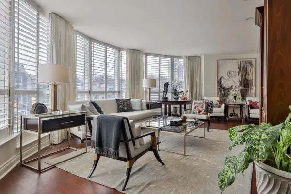 77 Avenue RD #204, Toronto C02, ON M5R 3R8