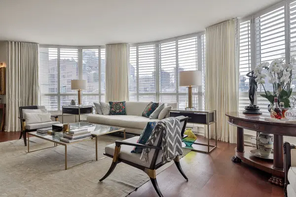 77 Avenue RD #204, Toronto C02, ON M5R 3R8