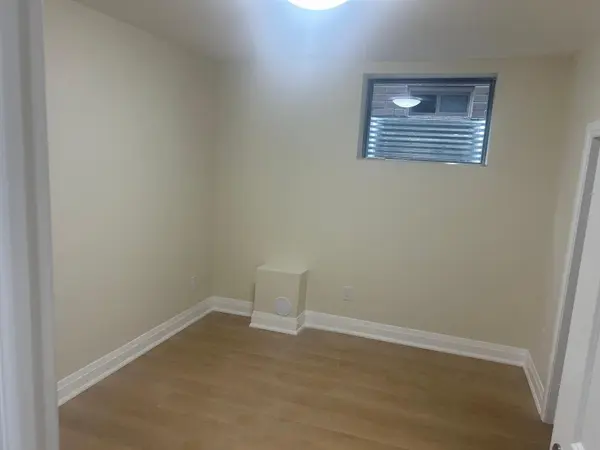 127 Micklefield AVE #Bsmt, Whitby, ON L1P 0L3