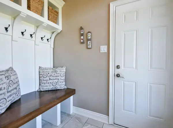 2 Roy Hickling DR, Springwater, ON L9X 0J2