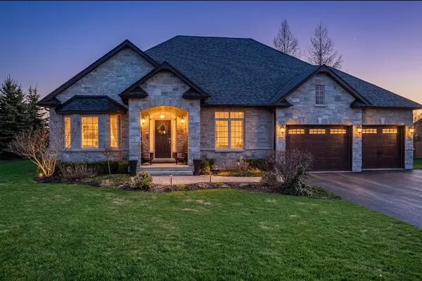 2 Roy Hickling DR, Springwater, ON L9X 0J2