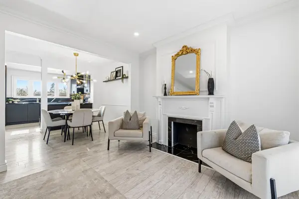 1270 Gainsborough DR #9, Oakville, ON L6H 2L2