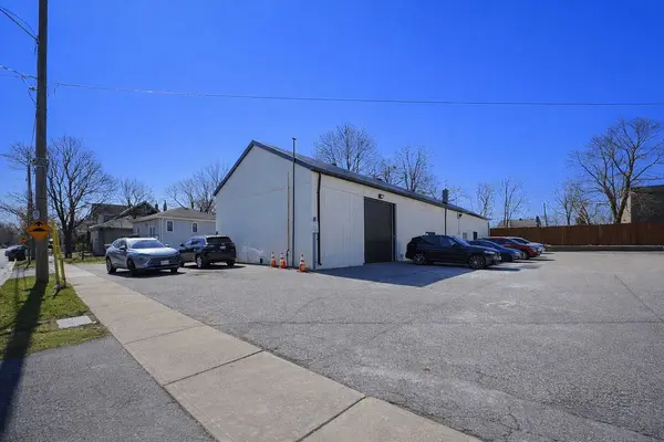 147 Queen ST W, Brampton, ON L6Y 1M4