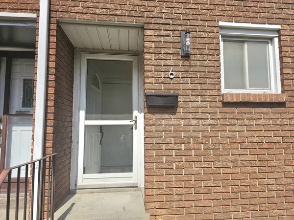 161 BERKINDALE DR #6, Hamilton, ON L8E 1M6