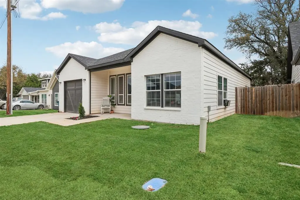 5719 Barkridge Drive, Granbury, TX 76048