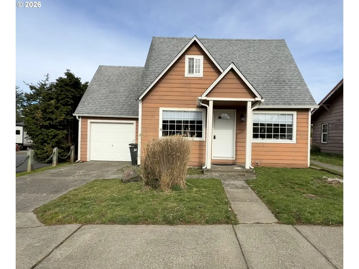 945 2ND ST, Bandon, OR 97411