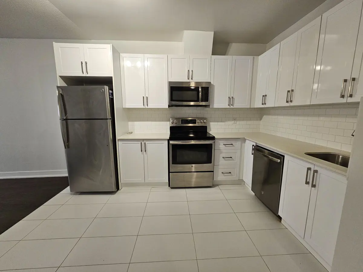 1801 Eglinton AVE W #304, Toronto C03, ON M6E 2H8