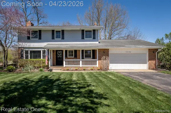 10420 Cedar Point DR, White Lake Charter Township, MI 48386