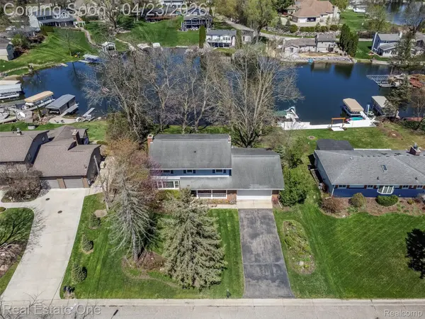 10420 Cedar Point DR, White Lake Charter Township, MI 48386