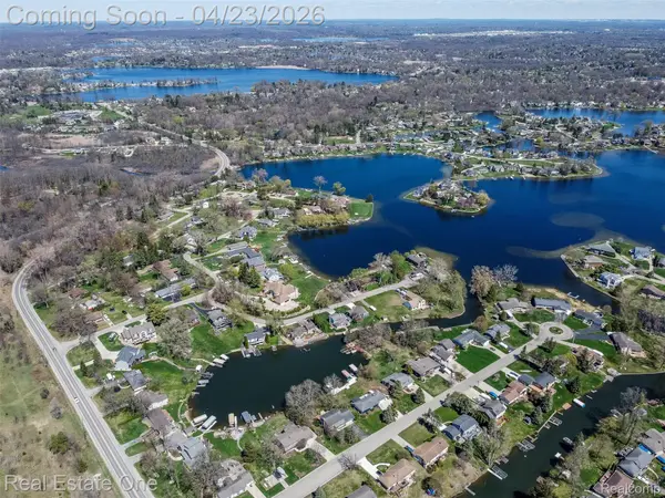 10420 Cedar Point DR, White Lake Charter Township, MI 48386