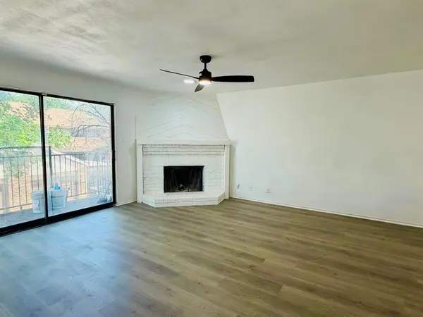 222 Shady Lane Drive, Fort Worth, TX 76112