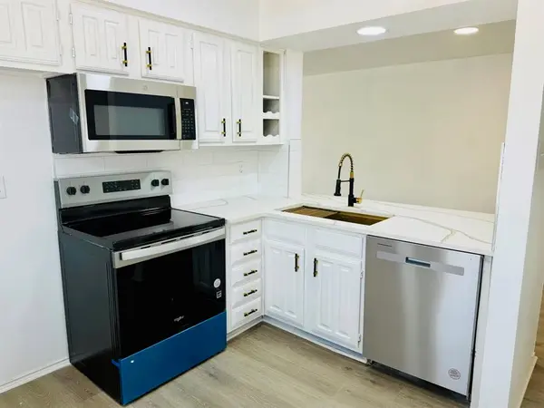 222 Shady Lane Drive, Fort Worth, TX 76112