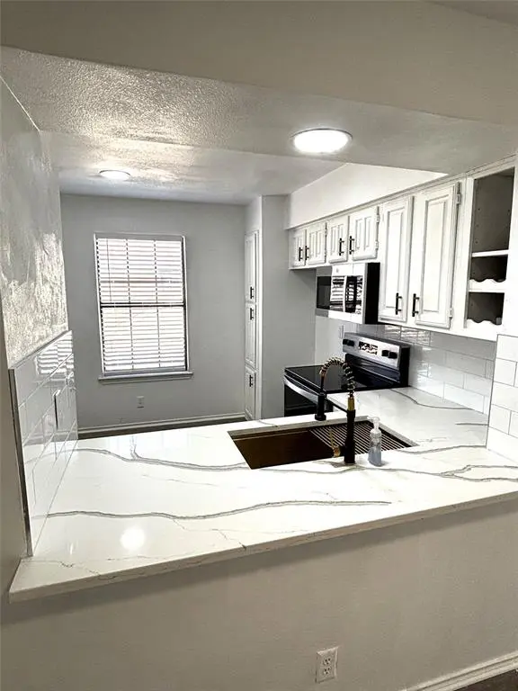 222 Shady Lane Drive, Fort Worth, TX 76112