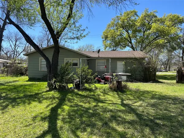 407 N Avenue J, Clifton, TX 76634