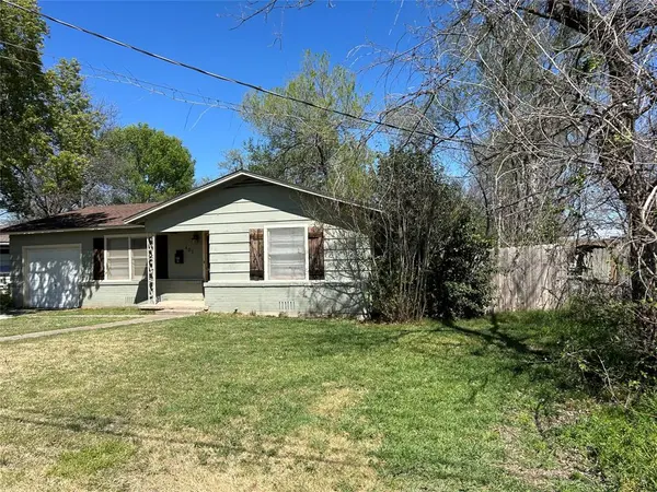 407 N Avenue J, Clifton, TX 76634