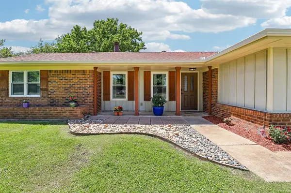 131 Carol Lane, Pecan Hill, TX 75154