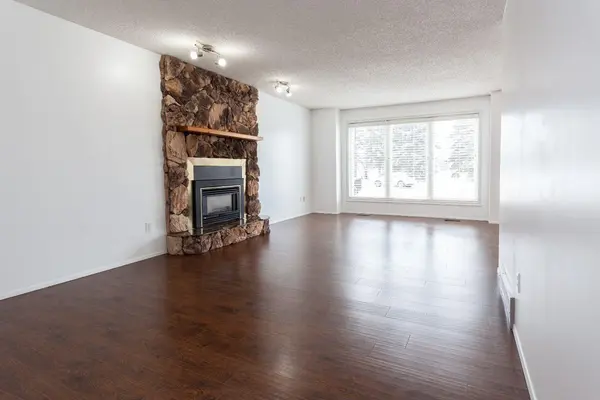 118 Shaw CRES SE, Medicine Hat, AB T1B3Y5