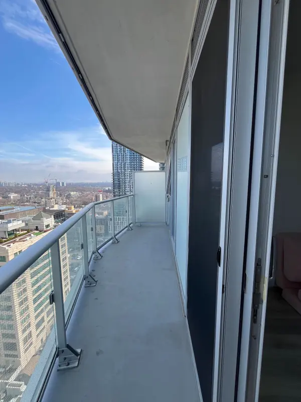 100 Dalhousie ST #2403, Toronto C08, ON M5B 0C7