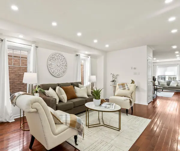 15 Donlevy CRES, Whitby, ON L1R 0B9