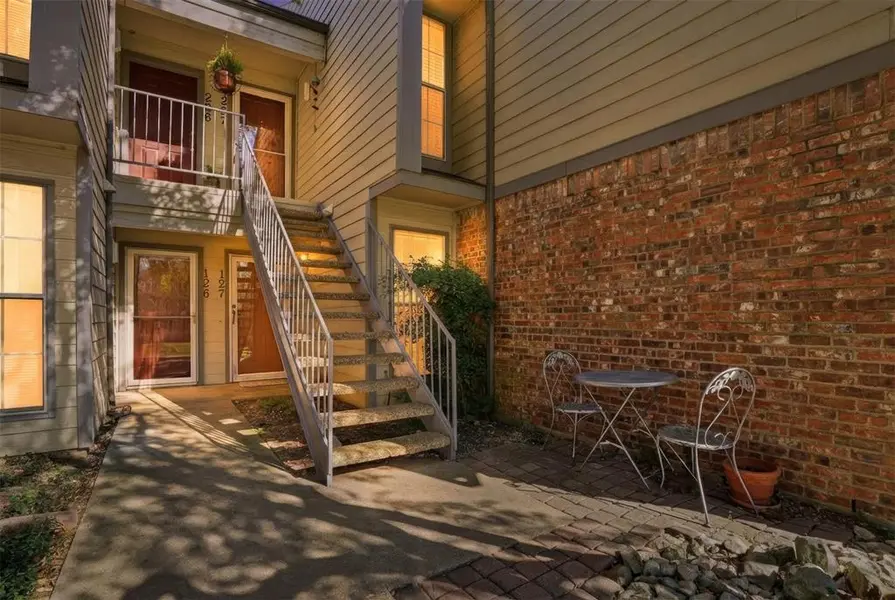 2535 Wedglea Drive #F-127, Dallas, TX 75211