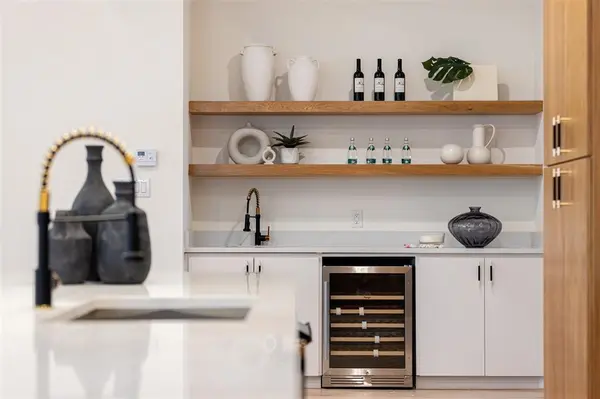 3940 N Crest Haven Road, Dallas, TX 75209