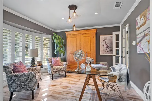 3841 Peter Pan Drive, Dallas, TX 75229