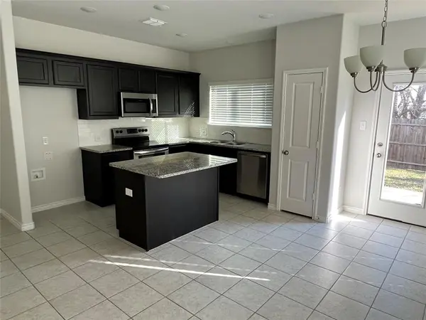 804 Peaceful Brook Drive, Fort Worth, TX 76140