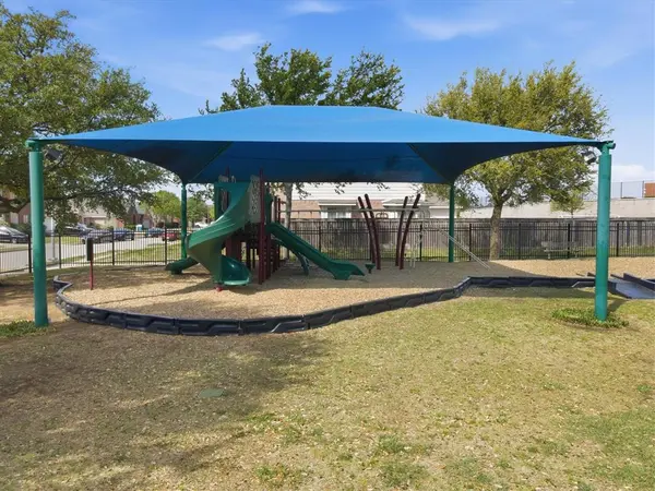 417 Roundrock Lane, Fort Worth, TX 76140