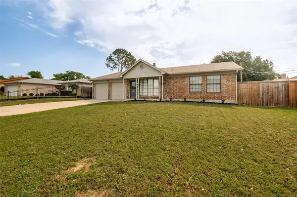 1721 Meadow Lane Terrace, Fort Worth, TX 76112