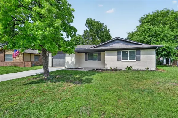 556 Hillery Street, Burleson, TX 76028