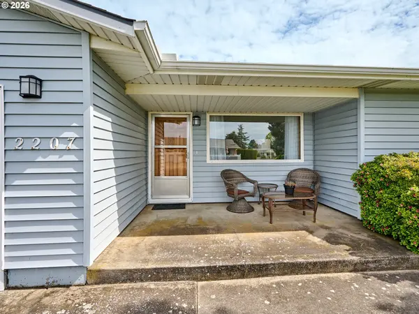 2207 OREGON CT, Woodburn, OR 97071