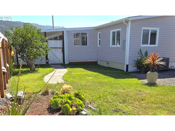 15889 SUNSET STRIP #102, Brookings, OR 97415