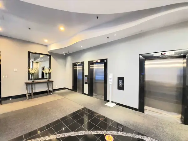 7 Carlton ST #716, Toronto C08, ON M5B 2M3