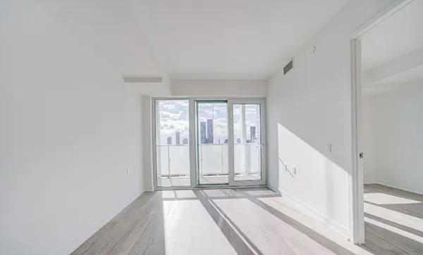 88 Queen ST E #2907, Toronto C08, ON M5C 0B6