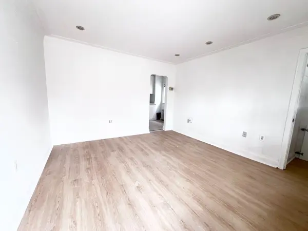 970 Briar Hill AVE, Toronto W04, ON M6B 1M3