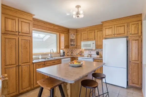 712 Otonabee DR, Peterborough, ON K9J 7P9