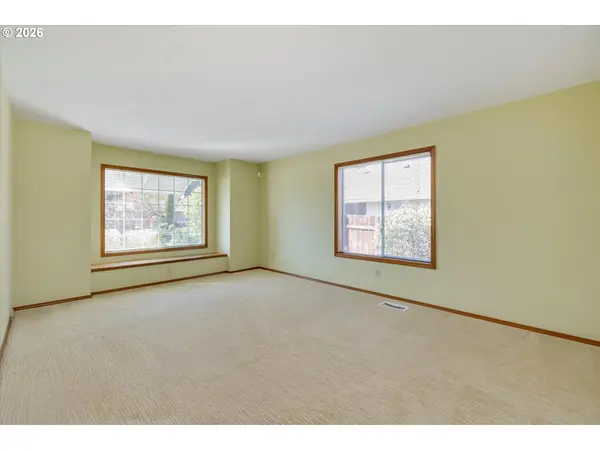 1360 N LOCUST ST, Canby, OR 97013