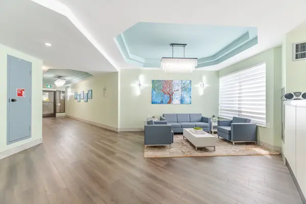 26 Hanover RD #401, Brampton, ON L6S 4T2