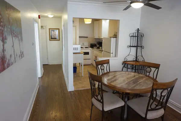 297 Lakeshore RD E #2, Mississauga, ON L5G 1H3