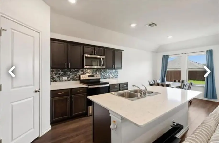 1111 FAIRBANKS Drive, Ennis, TX 75119