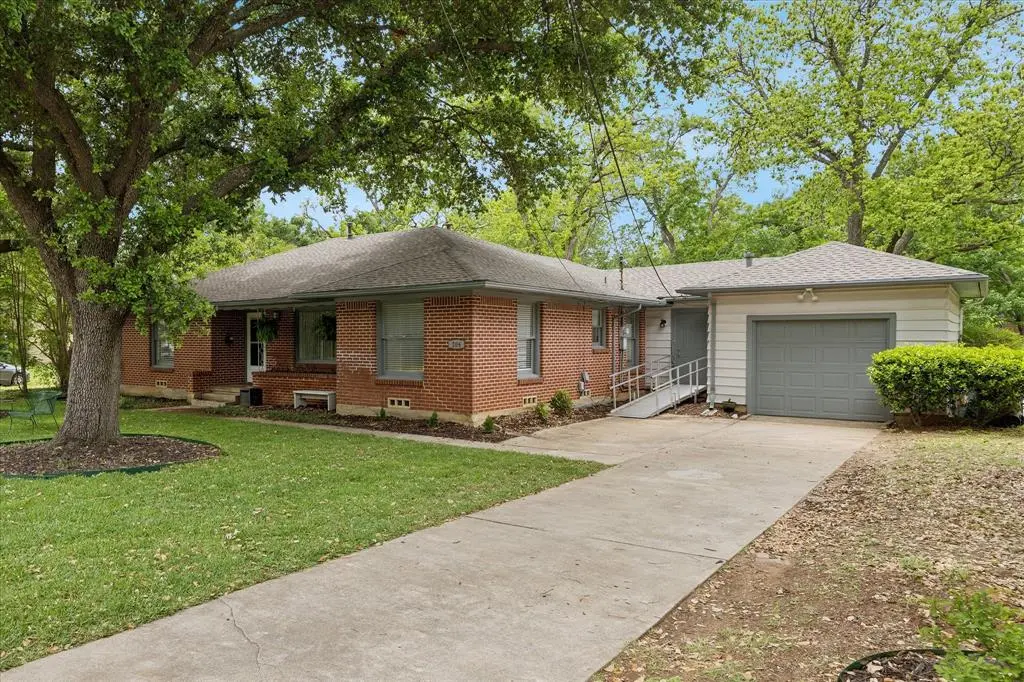 206 S Davis Drive, Arlington, TX 76013