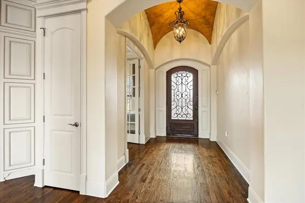 1204 E Scandinavian Court, Granbury, TX 76048