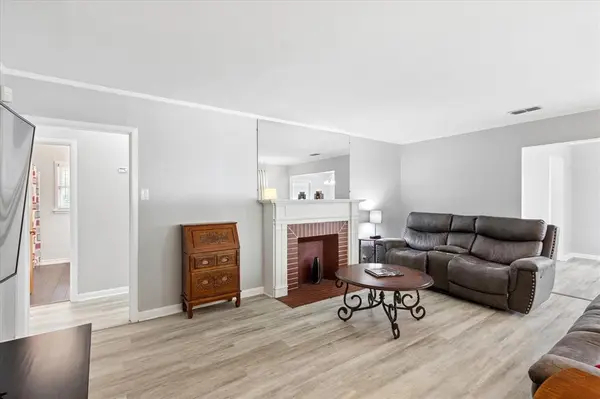 206 S Davis Drive, Arlington, TX 76013