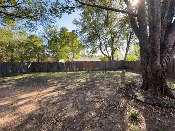 1233 Steinburg Lane, Fort Worth, TX 76134