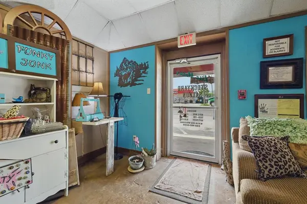 206 W Mccart Street, Krum, TX 76249