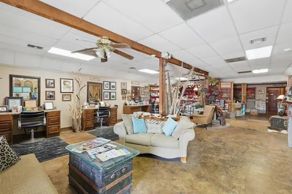 206 W Mccart Street, Krum, TX 76249