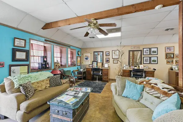 206 W Mccart Street, Krum, TX 76249