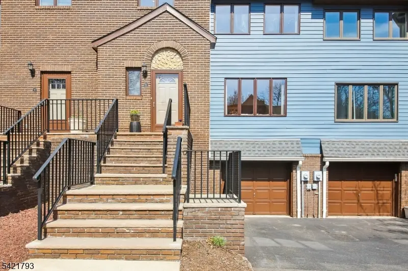 8 Village Green Ct, South Orange Village Twp., NJ 07079