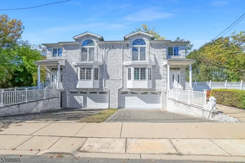 4 Maple Ave, Waldwick Boro, NJ 07463